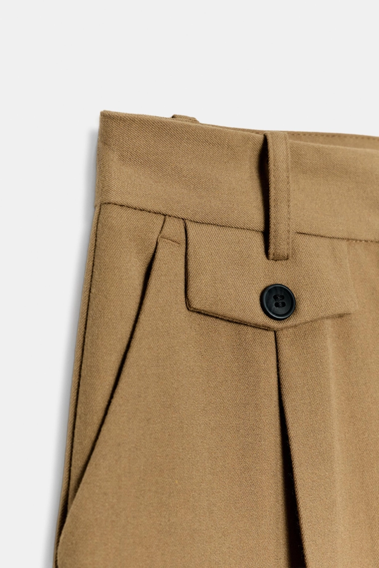 ПРЯМЫЕ БРЮКИ С ЗАЩИПАМИ