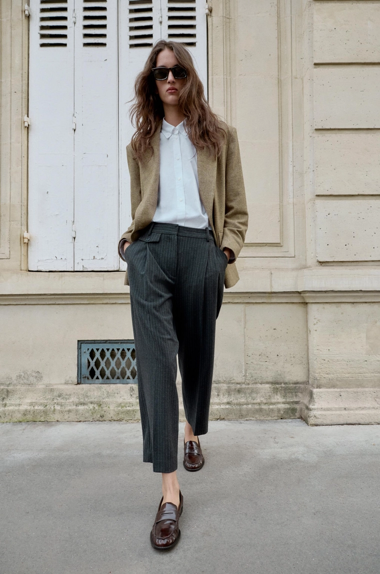 ПРЯМЫЕ БРЮКИ С ЗАЩИПАМИ