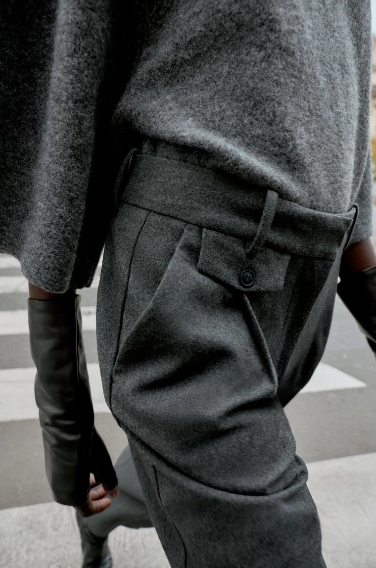 ПРЯМЫЕ БРЮКИ С ЗАЩИПАМИ