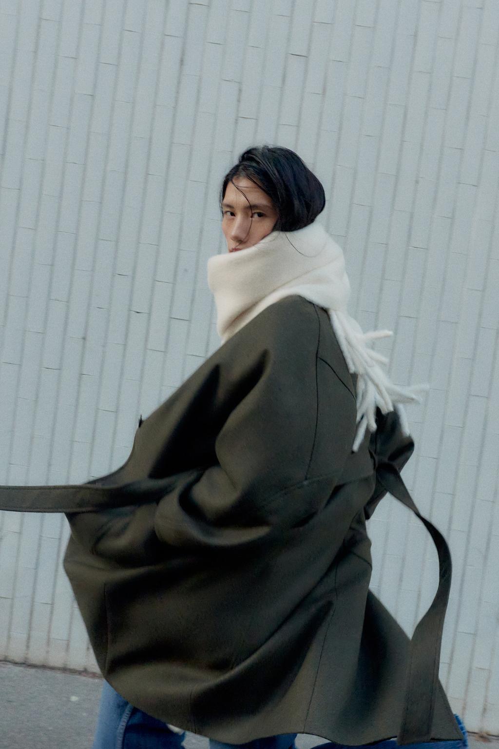 ОДНОТОННЫЙ ШАРФ С БАХРОМОЙ