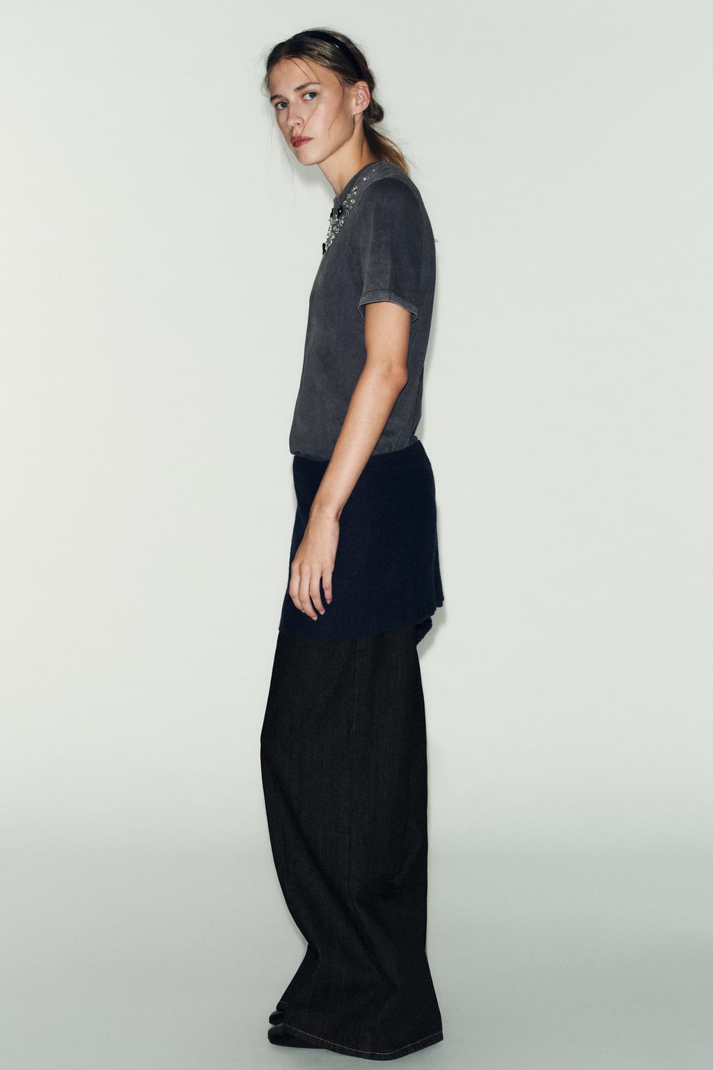 ФУТБОЛКА ИЗ ТКАНИ С ЭФФЕКТОМ ПОТЕРТОСТИ СО СТРАЗАМИ