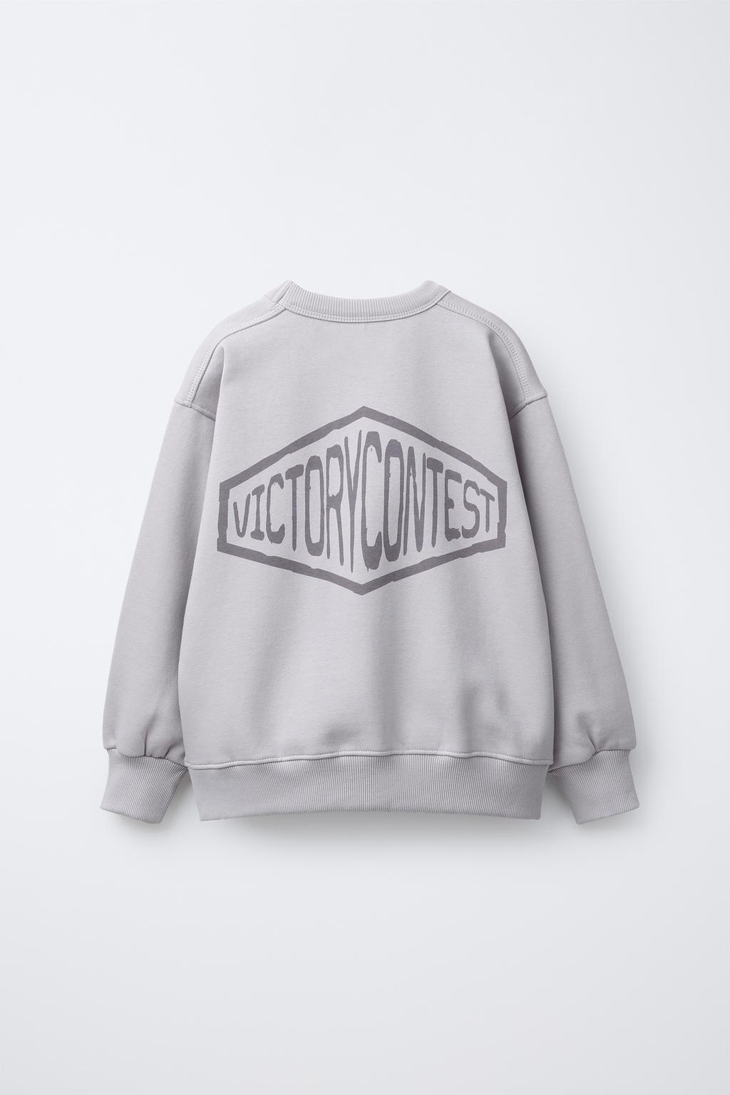 КОМПЛЕКТ ИЗ ТОЛСТОВКИ И ДЖОГГЕРОВ С ТЕКСТОВЫМ ПАТЧЕМ