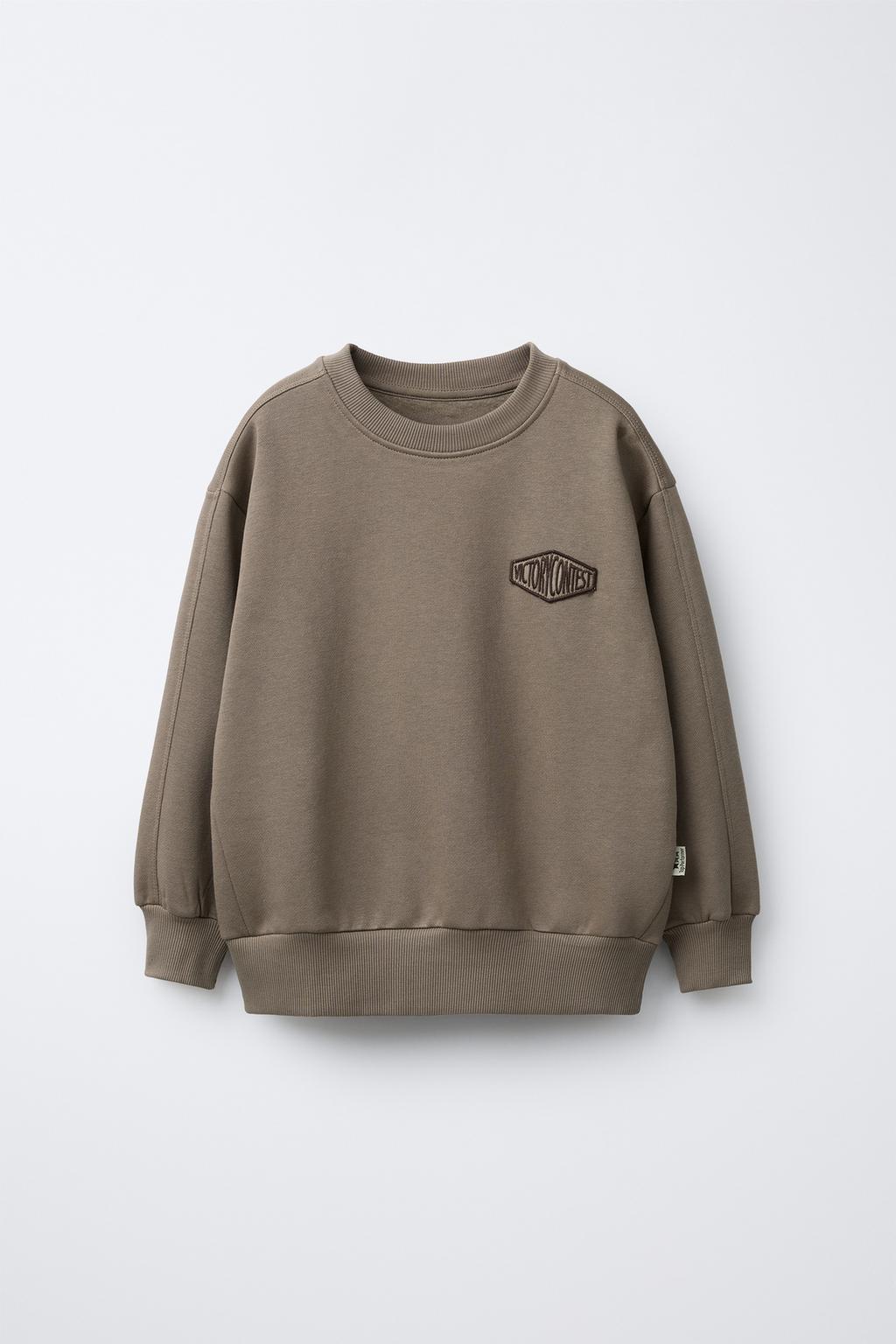 КОМПЛЕКТ ИЗ ТОЛСТОВКИ И ДЖОГГЕРОВ С ТЕКСТОВОЙ НАШИВКОЙ