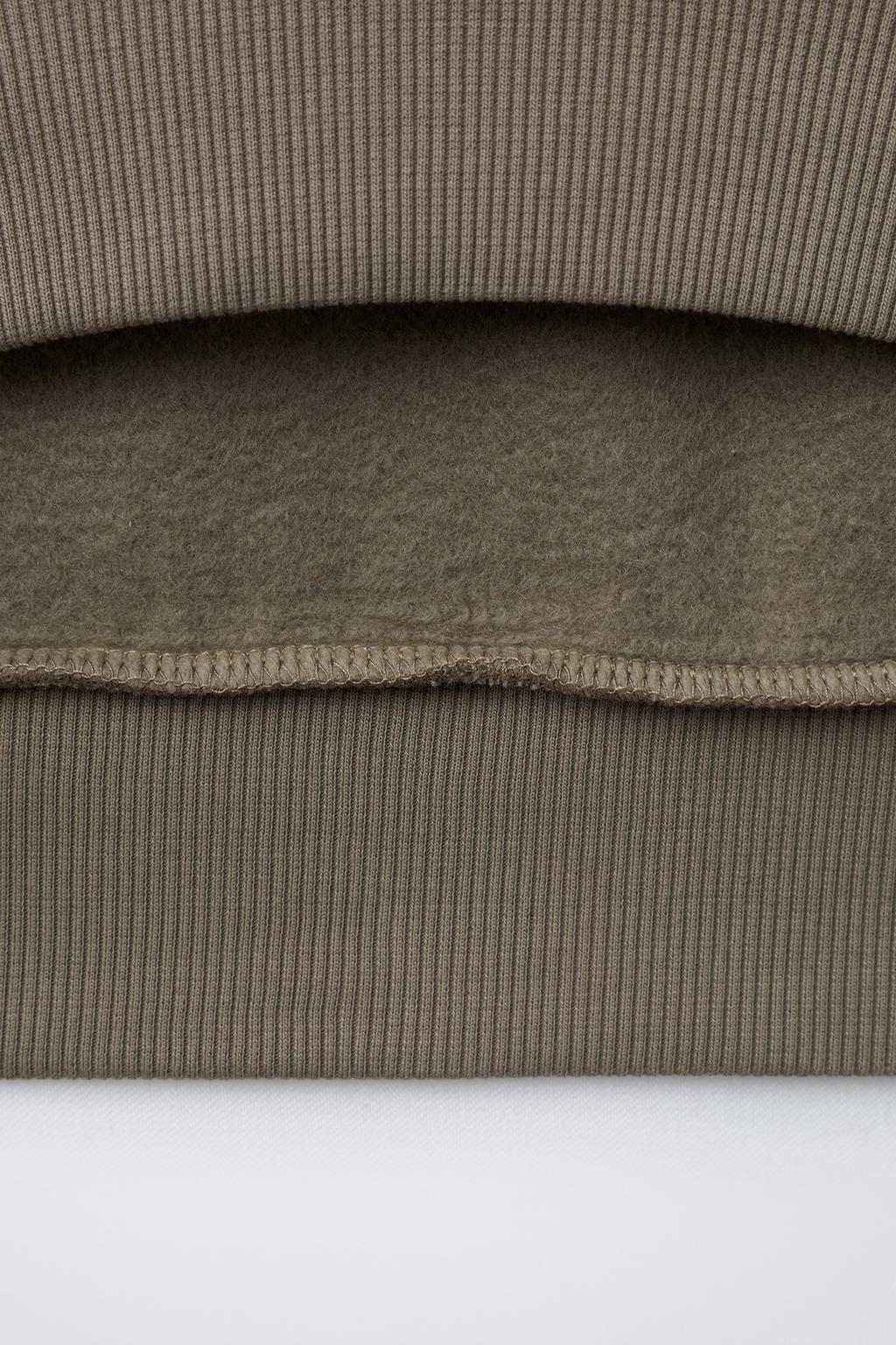 КОМПЛЕКТ ИЗ ТОЛСТОВКИ И ДЖОГГЕРОВ С ТЕКСТОВОЙ НАШИВКОЙ