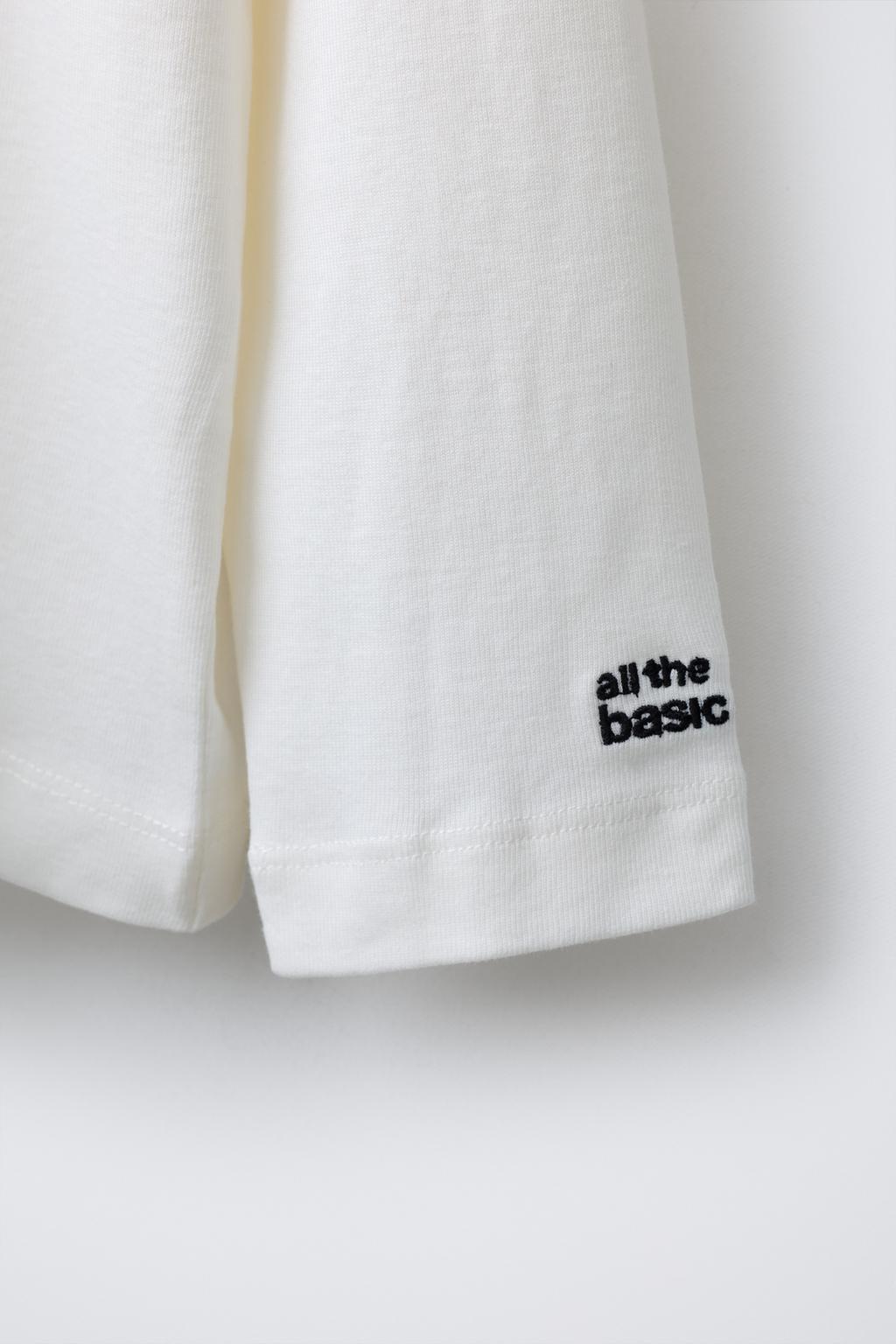 ФУТБОЛКА С ВОРОТНИКОМ-СТОЙКОЙ И ВЫШИВКОЙ