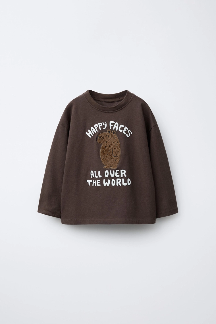 ФУТБОЛКА С НАШИВКОЙ «КАПИБАРА» ИЗ МАХРОВОЙ ТКАНИ