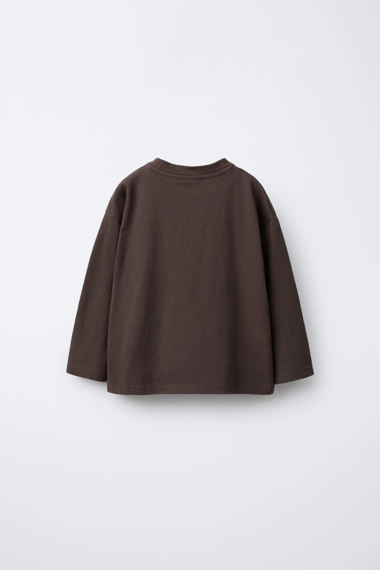 ФУТБОЛКА С НАШИВКОЙ «КАПИБАРА» ИЗ МАХРОВОЙ ТКАНИ