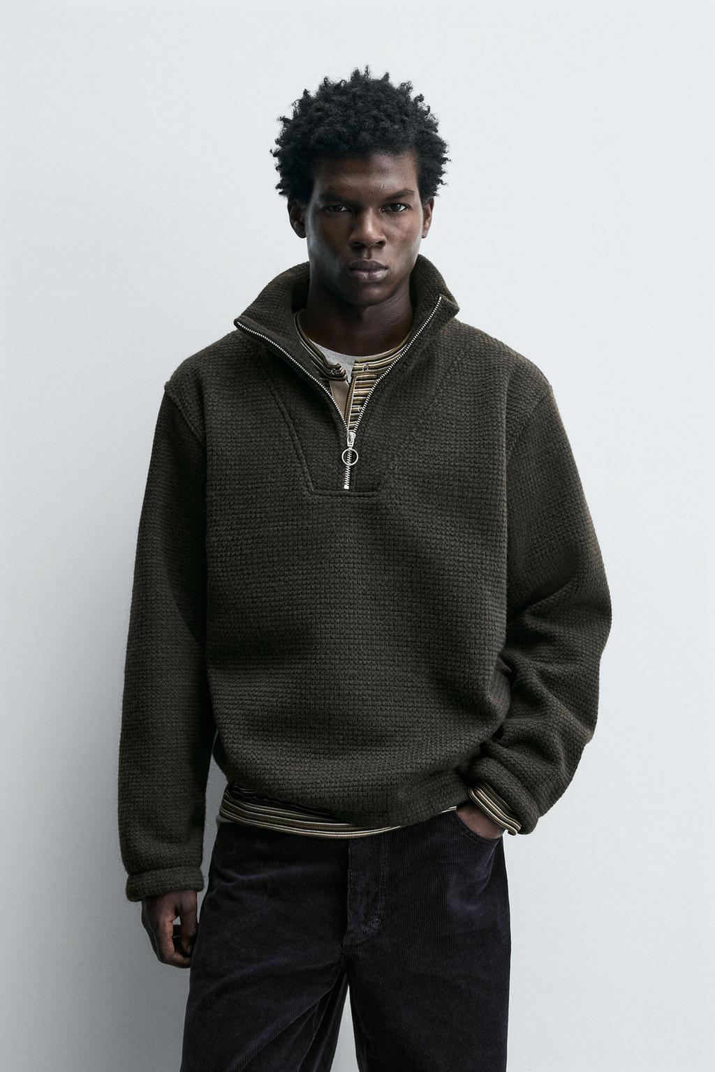 ТОЛСТОВКА С ВОРОТНИКОМ НА МОЛНИИ И СТРУКТУРОЙ