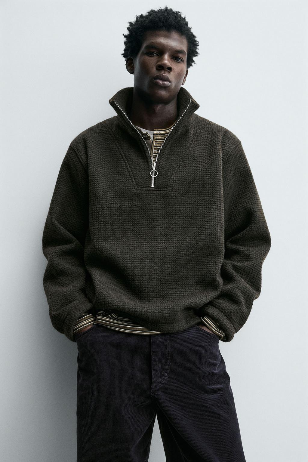 ТОЛСТОВКА С ВОРОТНИКОМ НА МОЛНИИ И СТРУКТУРОЙ