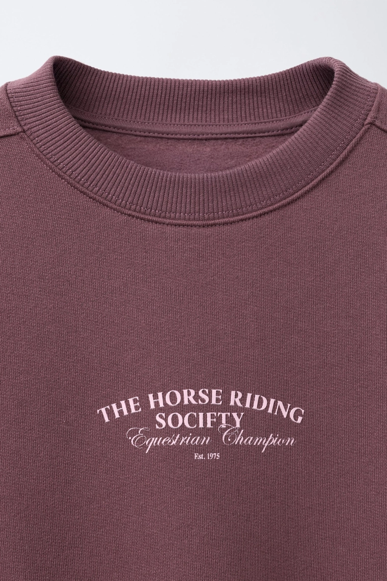 ТОЛСТОВКА С РЕЛЬЕФНОЙ НАДПИСЬЮ