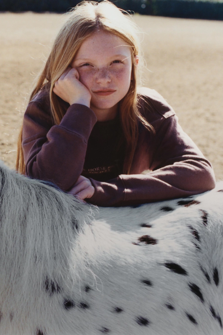 ТОЛСТОВКА С РЕЛЬЕФНОЙ НАДПИСЬЮ