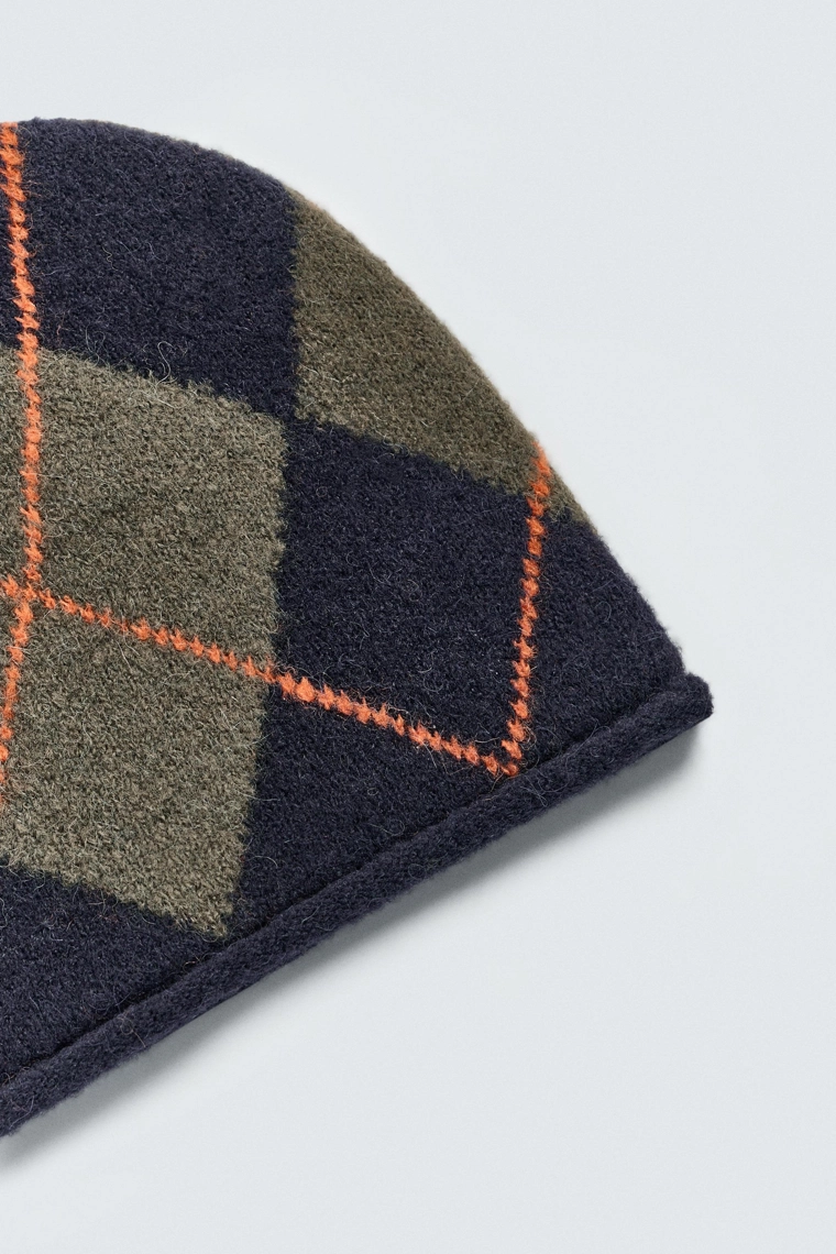 ЖАККАРДОВАЯ ШАПКА БИНИ С УЗОРОМ «РОМБЫ»