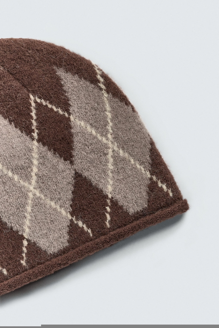 ЖАККАРДОВАЯ ШАПКА БИНИ С РОМБАМИ