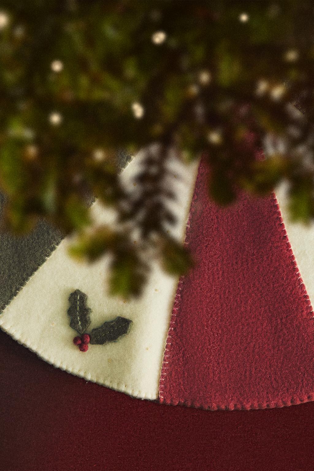 Декоративная подставка из фетра для новогодней елки