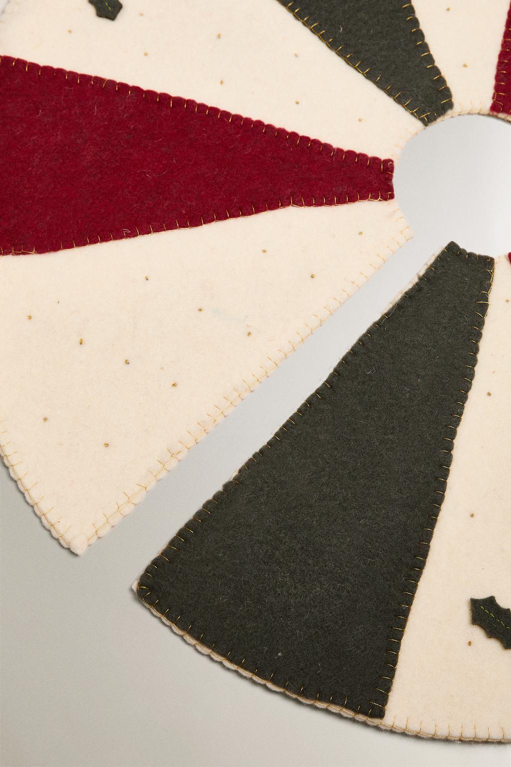 Декоративная подставка из фетра для новогодней елки