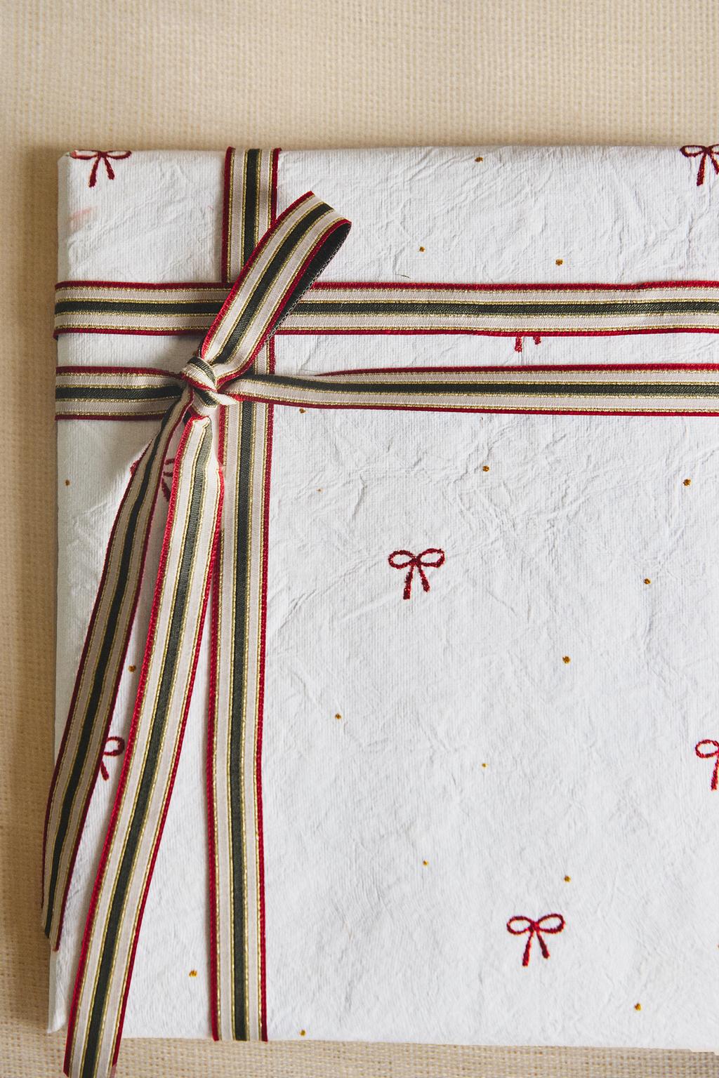 Блестящая полосатая лента для упаковки подарков на рождество