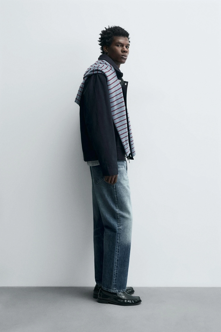 КУРТКА С ВОРОТНИКОМ И МЕТАЛЛИЧЕСКИМИ ПЕТЛЯМИ