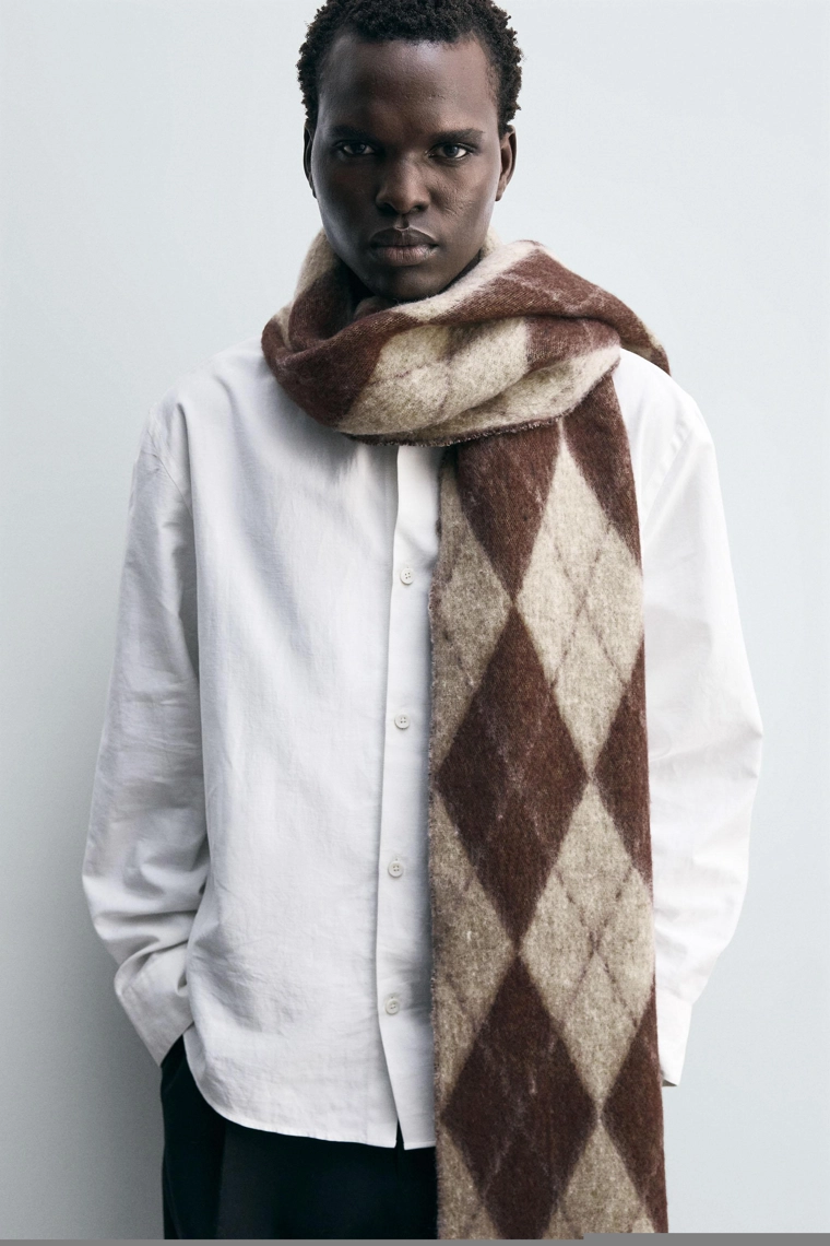 ШАРФ ИЗ ЖАККАРДА С РОМБАМИ