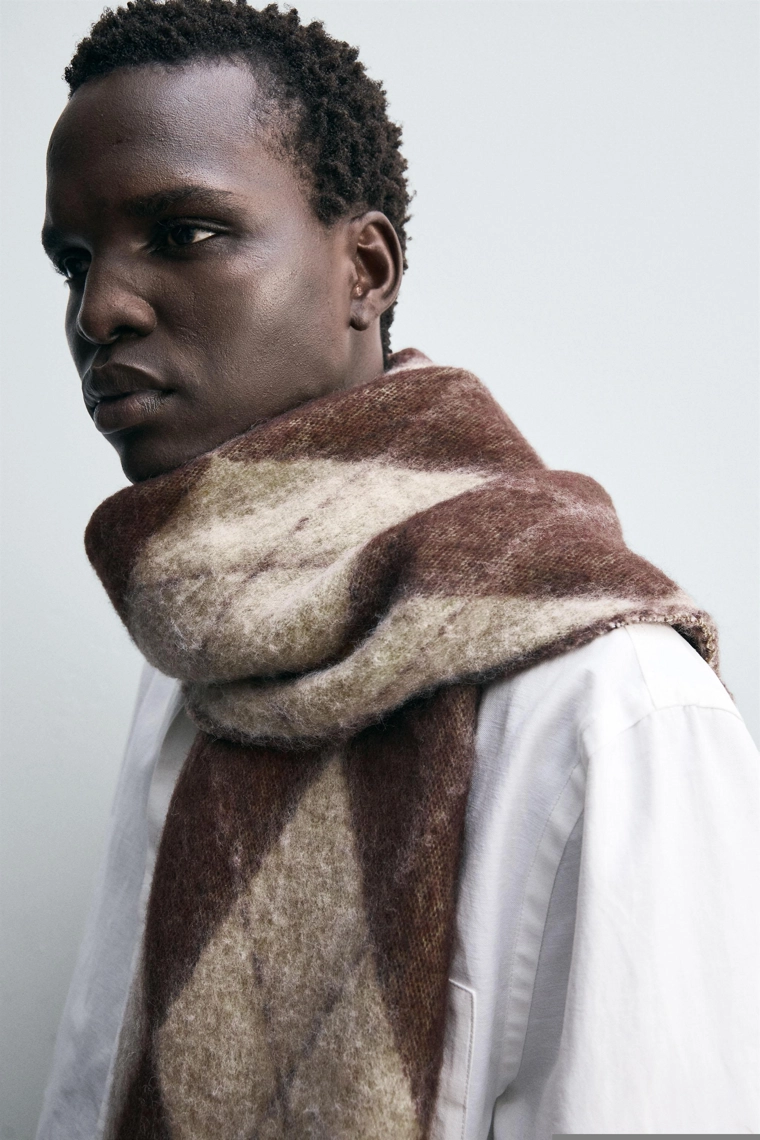 ШАРФ ИЗ ЖАККАРДА С РОМБАМИ