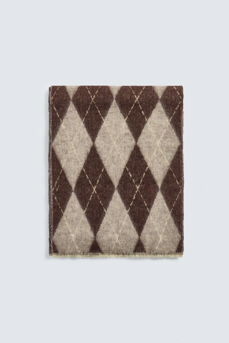 ШАРФ ИЗ ЖАККАРДА С РОМБАМИ