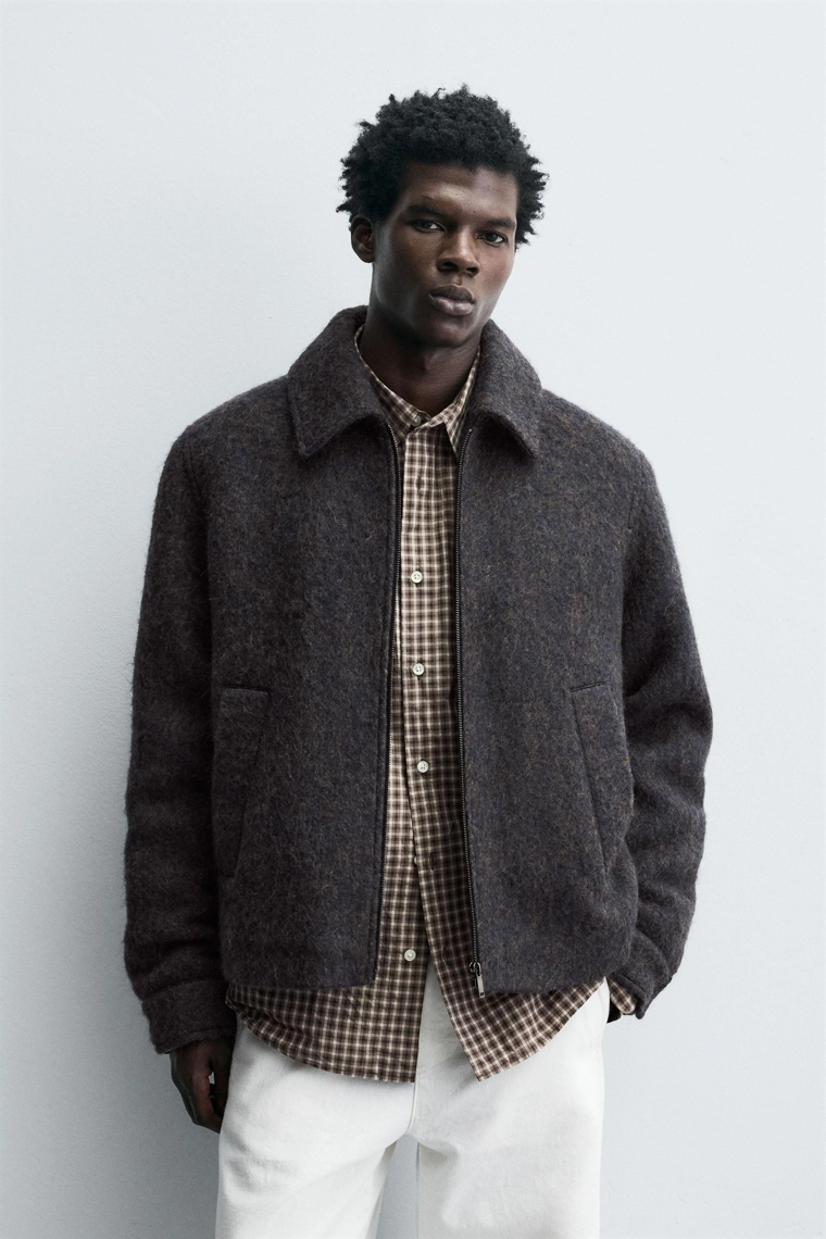 УКОРОЧЕННАЯ КУРТКА-РУБАШКА ИЗ РЕЛЬЕФНОЙ ТКАНИ