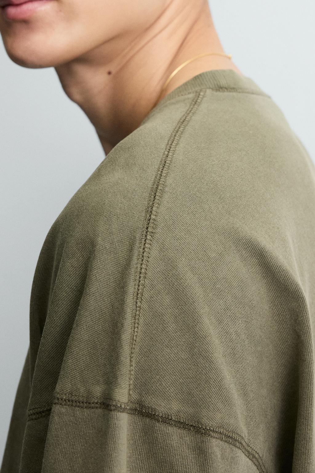 ФУТБОЛКА С ЭФФЕКТОМ ПОТЕРТОСТИ И РЕЛЬЕФНОЙ ТКАНИ