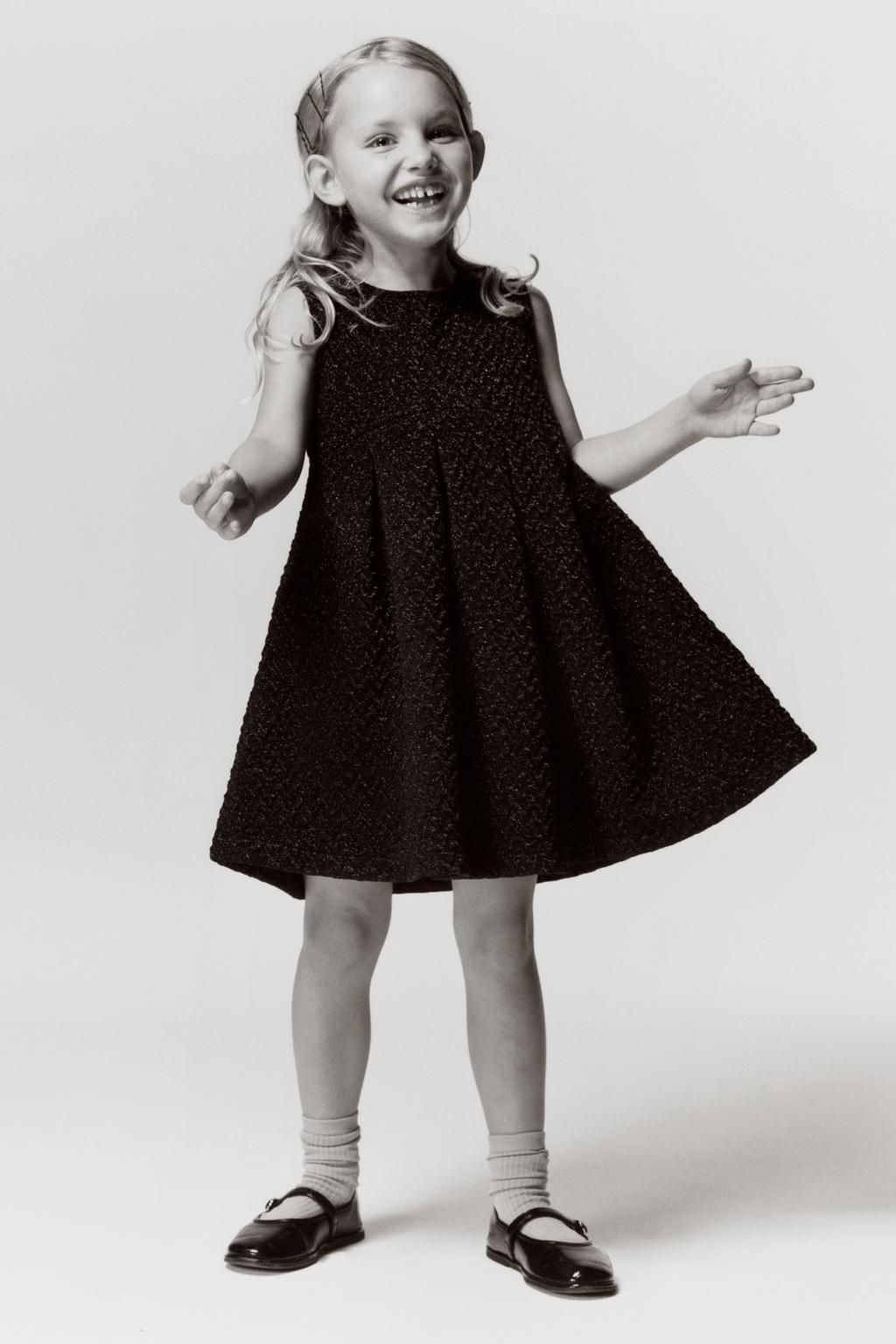 ЖАККАРДОВОЕ ПЛАТЬЕ С БЛЕСТКАМИ