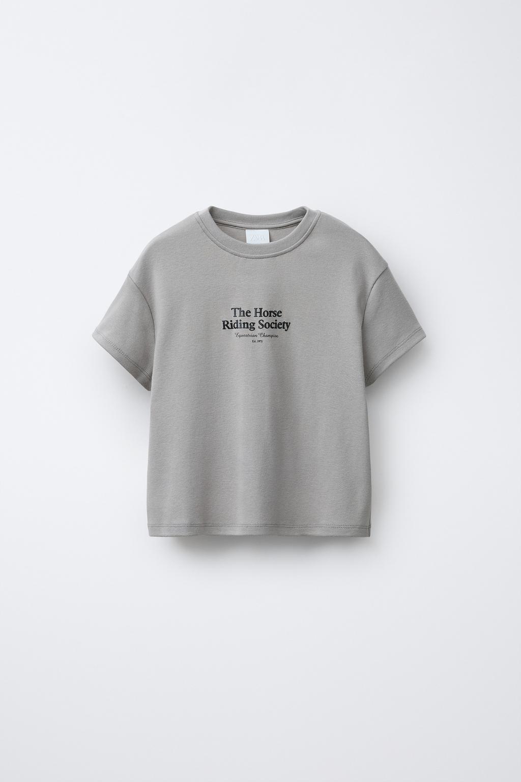 ФУТБОЛКА С РЕЛЬЕФНЫМ ТЕКСТОМ «ВЕРХОВАЯ ЕЗДА»