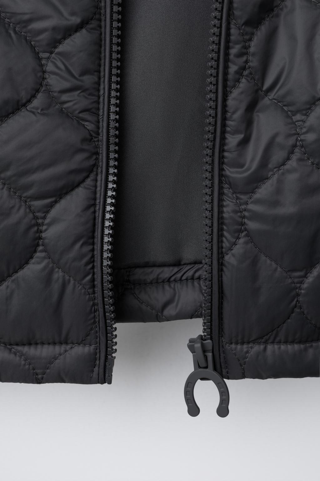 СТЕГАНЫЙ ЖИЛЕТ ДЛЯ ВЕРХОВОЙ ЕЗДЫ С КОМБИНИРОВАННЫМИ ДЕТАЛЯМИ