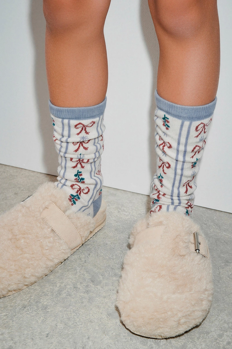 НАБОР ИЗ ДВУХ ПАР ВЫСОКИХ НОСКОВ С ПРИНТОМ «МЕАНДР» И «БАНТЫ»