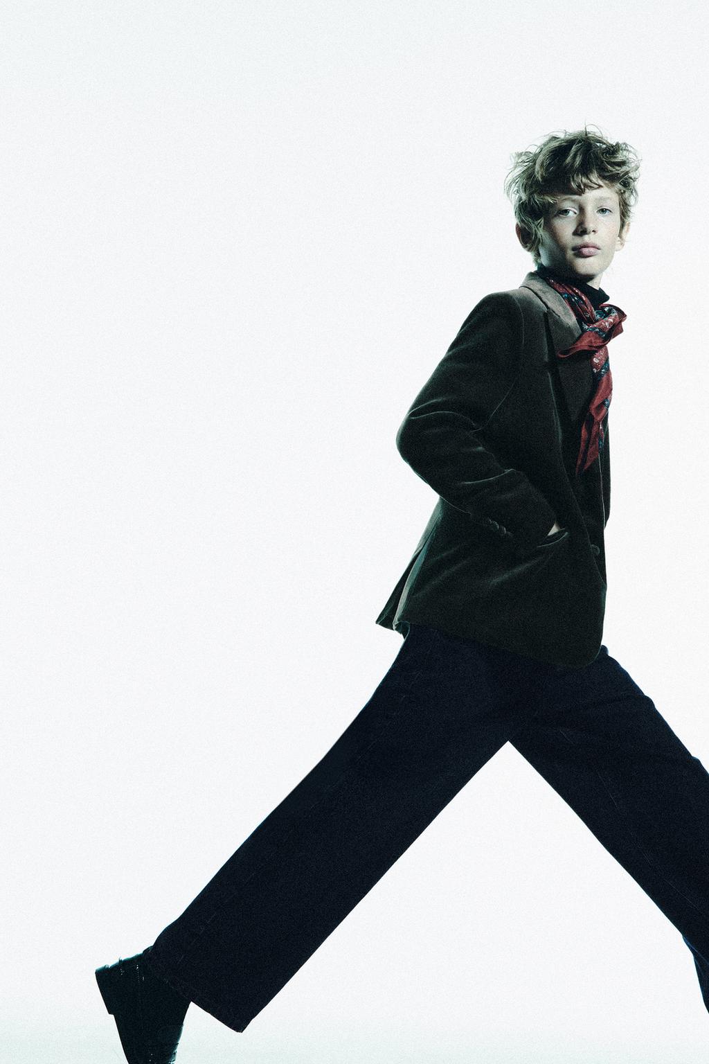 КОСТЮМНЫЙ БЛЕЙЗЕР ИЗ БАРХАТА