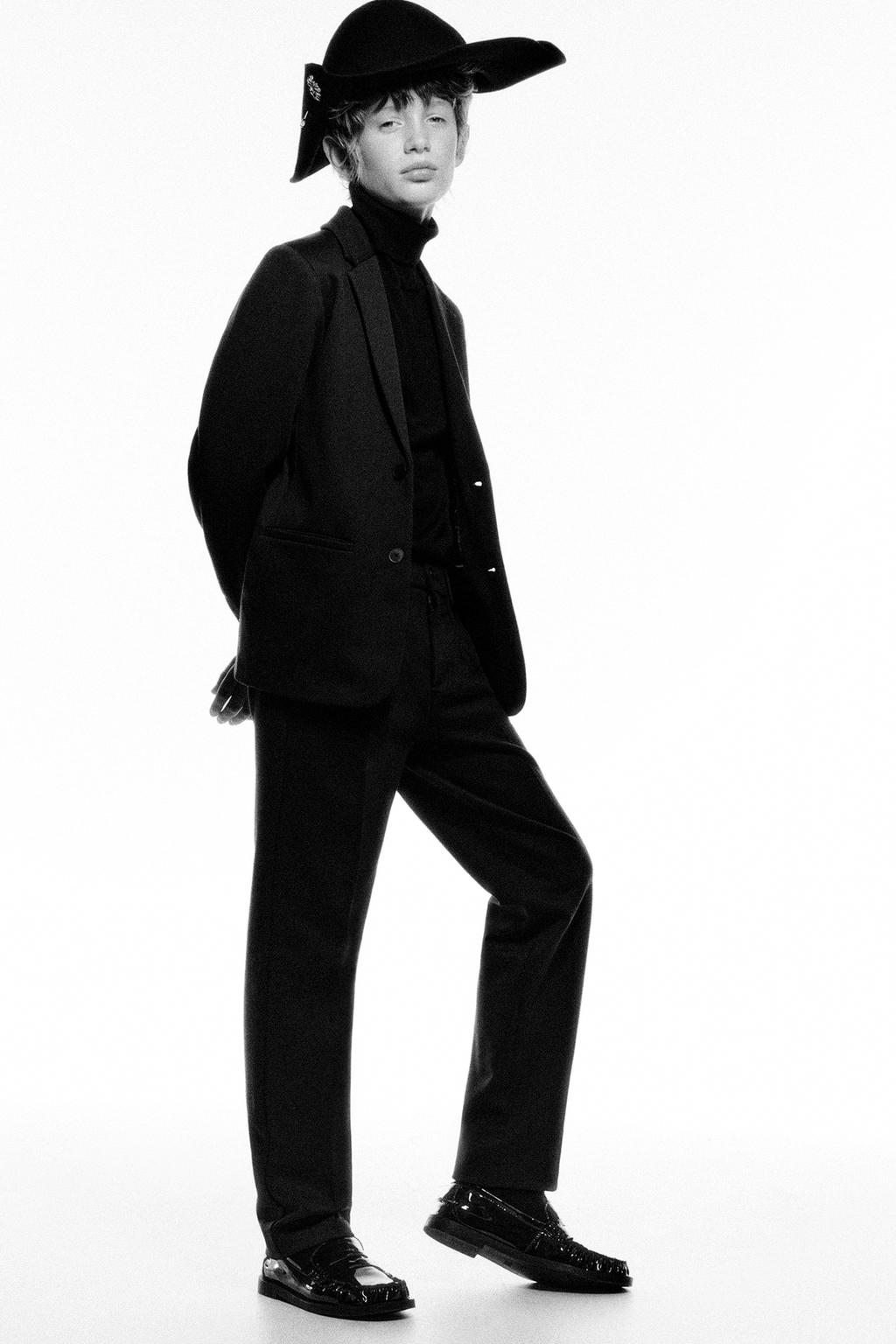 КОСТЮМНЫЙ БЛЕЙЗЕР ИЗ РЕЛЬЕФНОЙ ТКАНИ