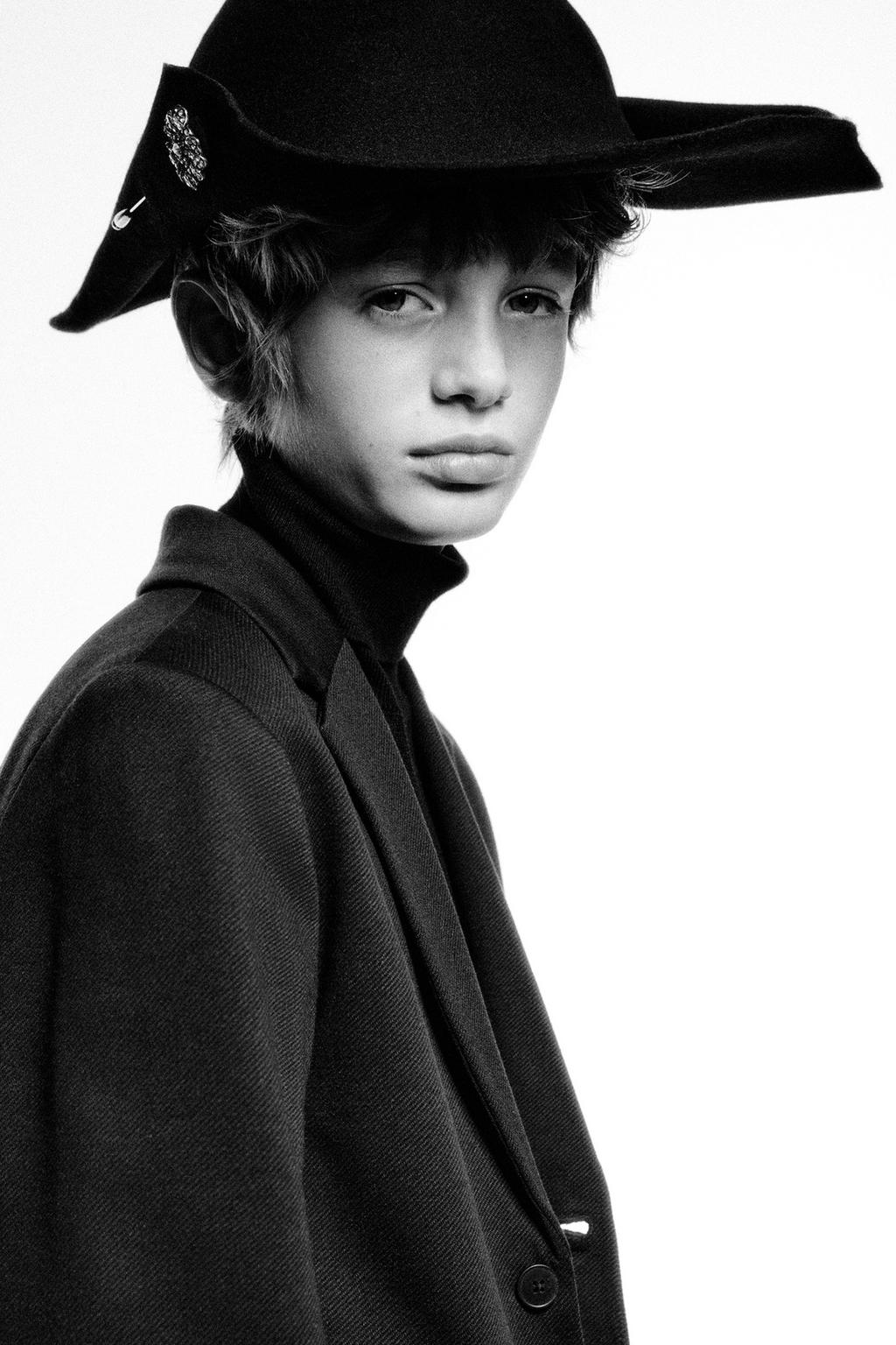 КОСТЮМНЫЙ БЛЕЙЗЕР ИЗ РЕЛЬЕФНОЙ ТКАНИ