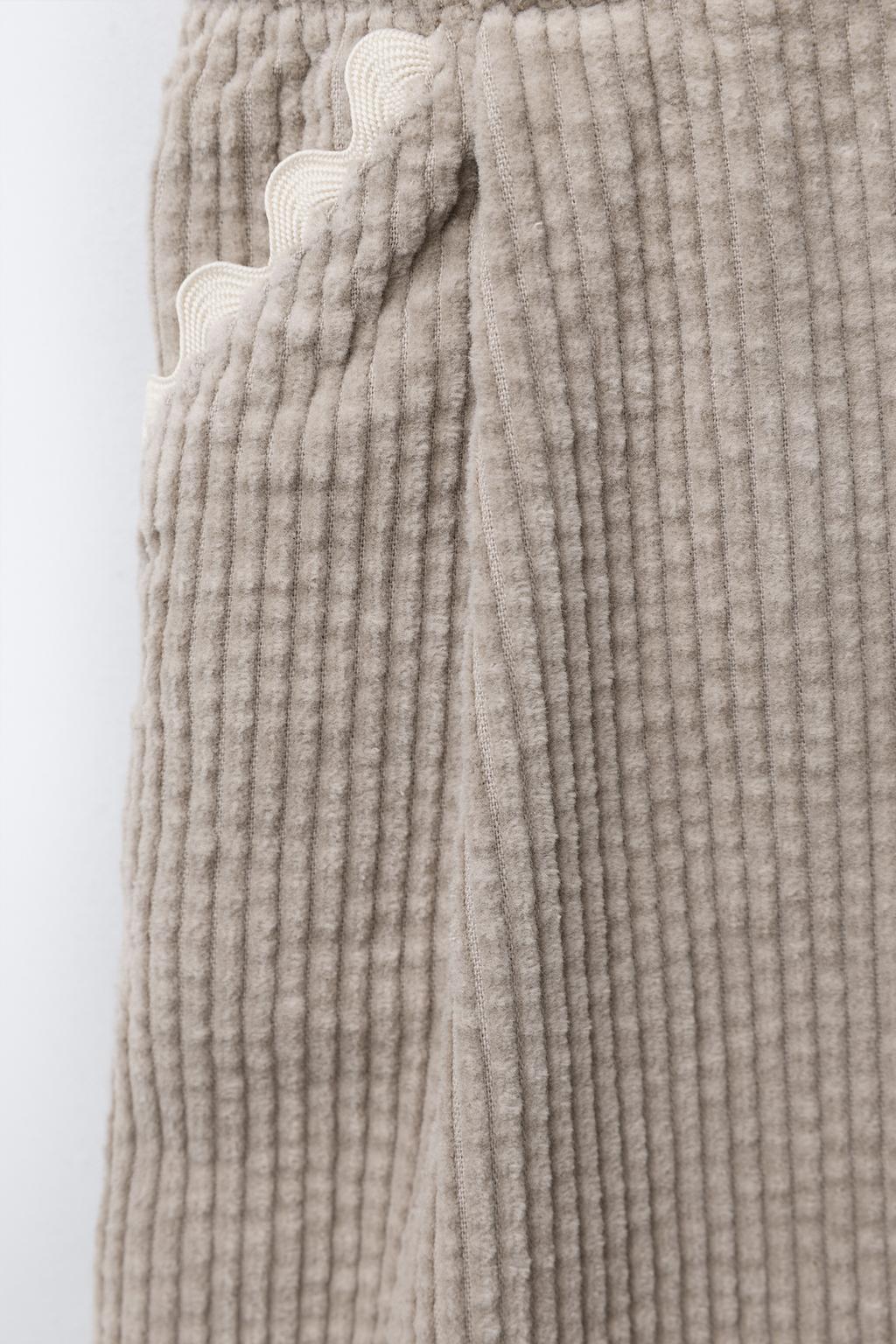 ДЛИННЫЙ ВЕЛЬВЕТОВЫЙ КОМБИНЕЗОН С ВОЛНИСТОЙ ОТДЕЛКОЙ