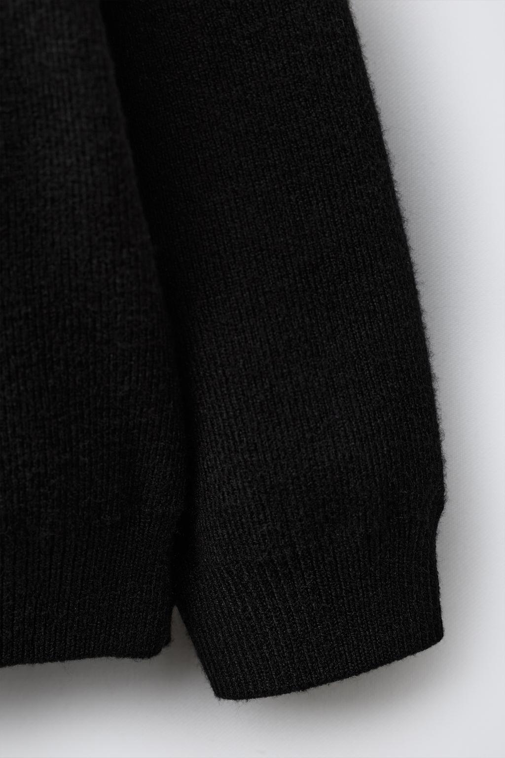 ТРИКОТАЖНАЯ ТОЛСТОВКА С КАПЮШОНОМ