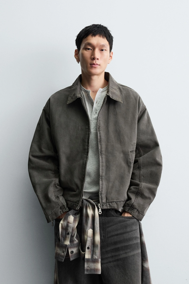 УКОРОЧЕННАЯ КУРТКА CROPPED FIT С ВЫШИВКОЙ