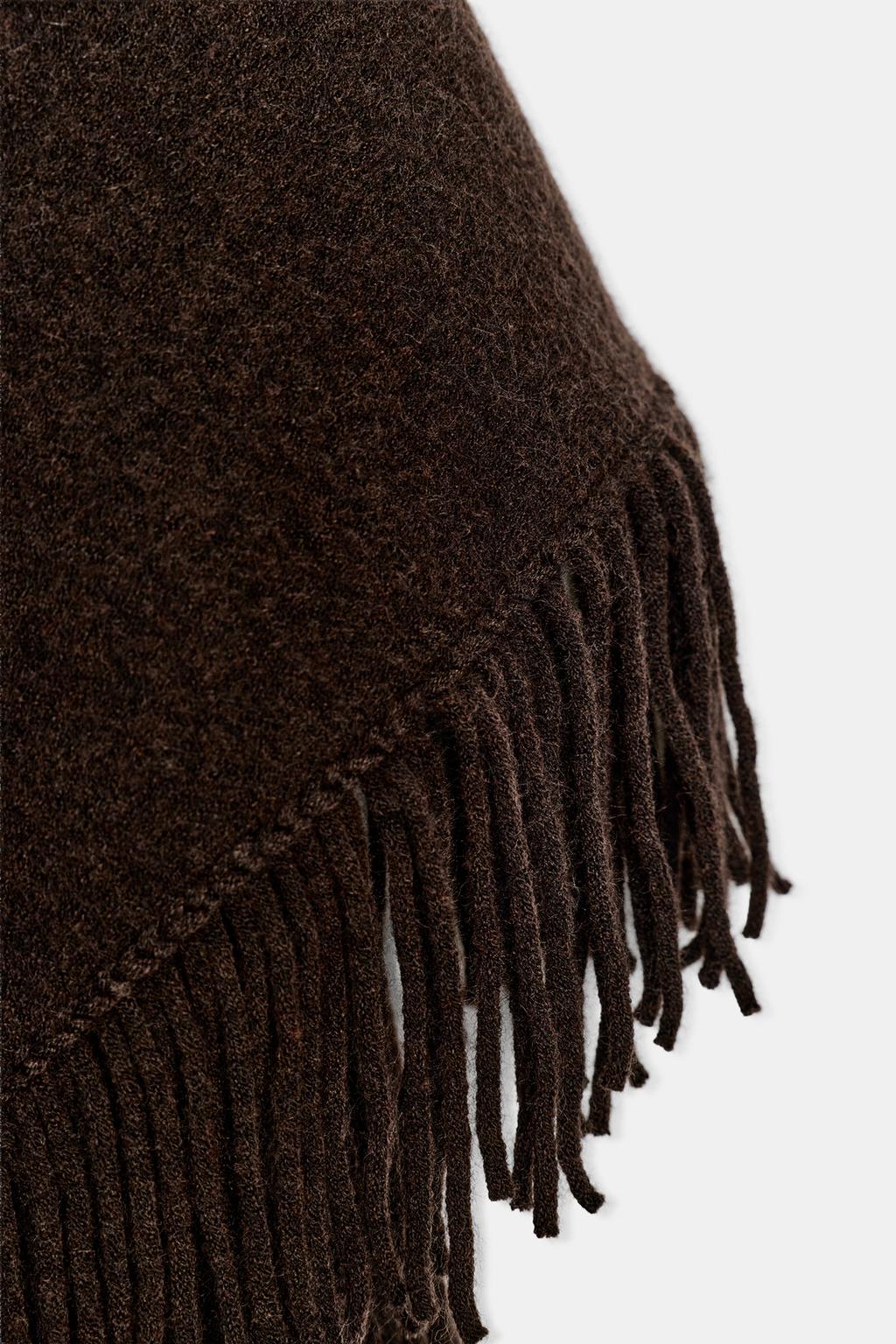 ТРИКОТАЖНАЯ НАКИДКА С БАХРОМОЙ