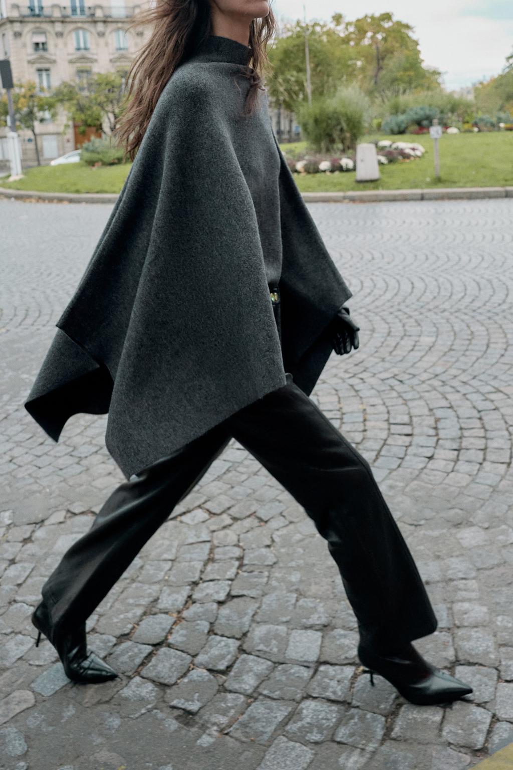 ТРИКОТАЖНАЯ НАКИДКА С ВЫСОКИМ ВОРОТНИКОМ