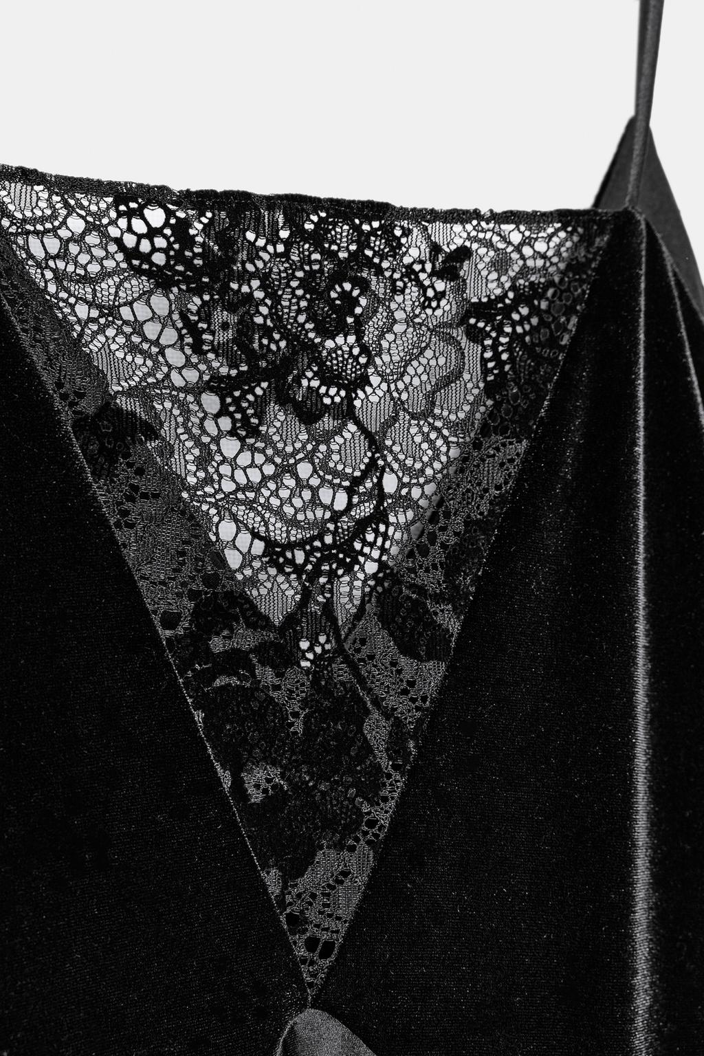 АТЛАСНОЕ ПЛАТЬЕ МИДИ В КОМБИНИРОВАННОМ ИСПОЛНЕНИИ