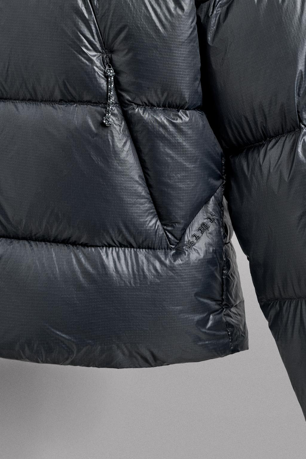 СТЕГАНАЯ КУРТКА С НАПОЛНИТЕЛЕМ ИЗ 100% ПЕРА