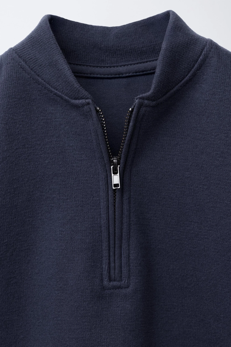 ОДНОТОННЫЙ КОМПЛЕКТ ИЗ ТОЛСТОВКИ И БРЮК-ДЖОГГЕРОВ