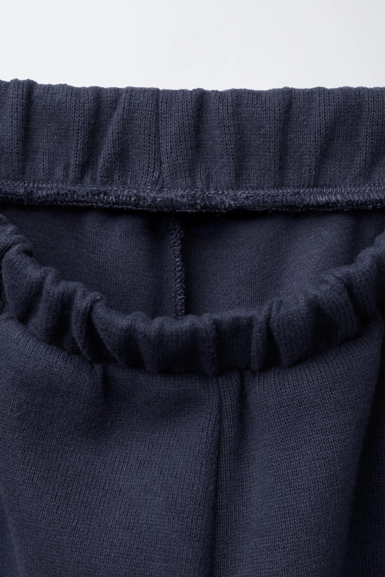 ОДНОТОННЫЙ КОМПЛЕКТ ИЗ ТОЛСТОВКИ И БРЮК-ДЖОГГЕРОВ