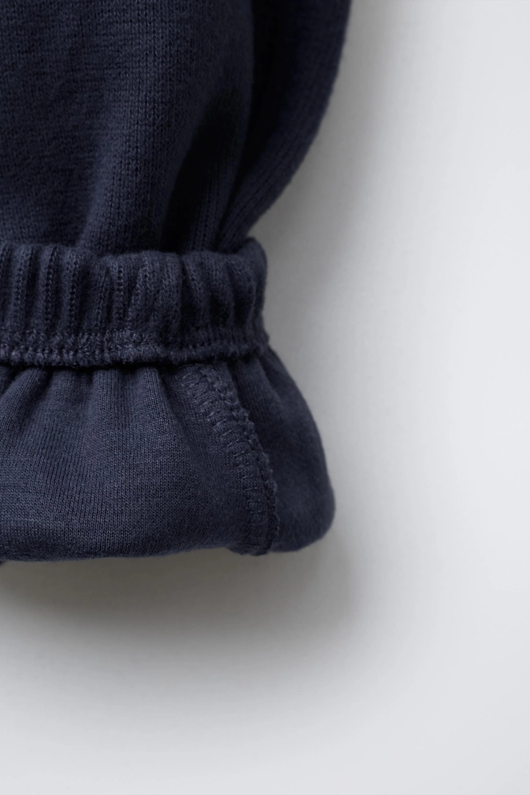 ОДНОТОННЫЙ КОМПЛЕКТ ИЗ ТОЛСТОВКИ И БРЮК-ДЖОГГЕРОВ