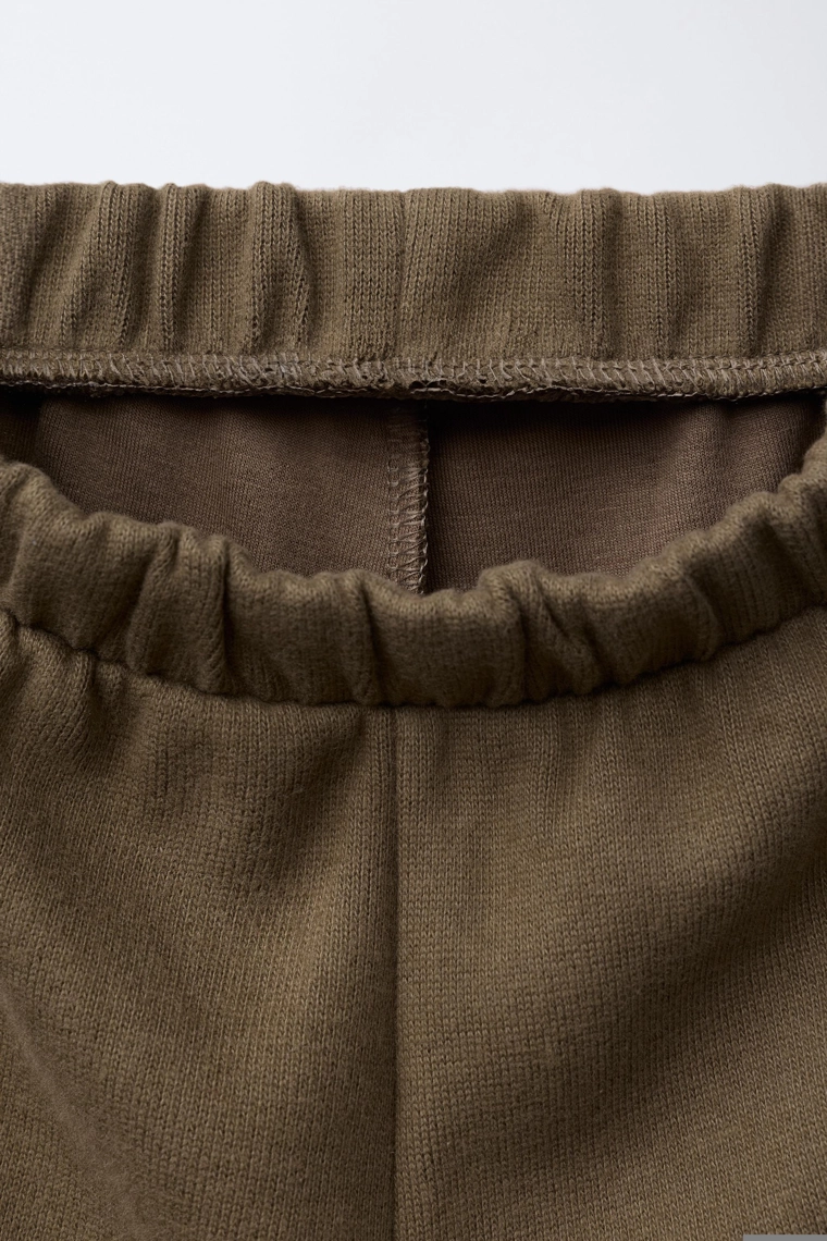 ОДНОТОННЫЙ КОМПЛЕКТ ИЗ ТОЛСТОВКИ И БРЮК-ДЖОГГЕРОВ