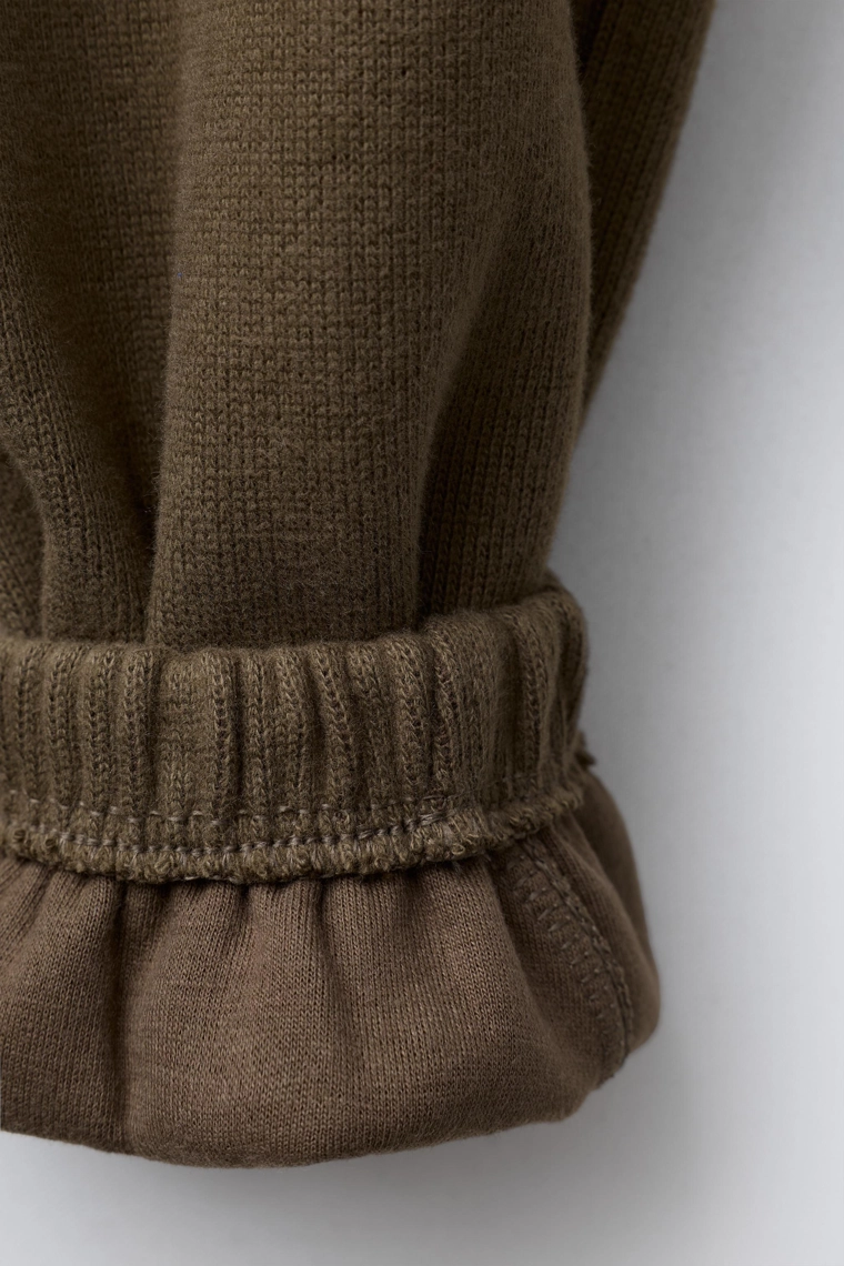 ОДНОТОННЫЙ КОМПЛЕКТ ИЗ ТОЛСТОВКИ И БРЮК-ДЖОГГЕРОВ