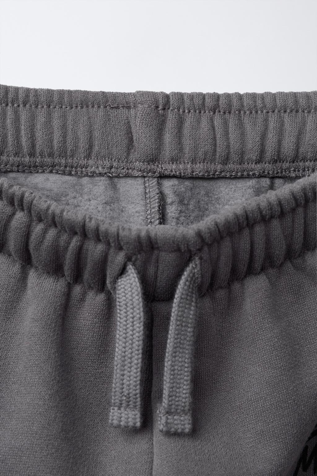 БРЮКИ-ДЖОГГЕРЫ С ПРИНТОМ CARS LIGHTNING MCQUEEN © DISNEY