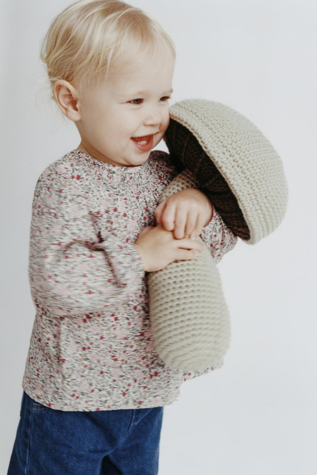 КОМПЛЕКТ ИЗ РУБАШКИ И БЛУМЕРОВ С ЦВЕТОЧНЫМ ПРИНТОМ