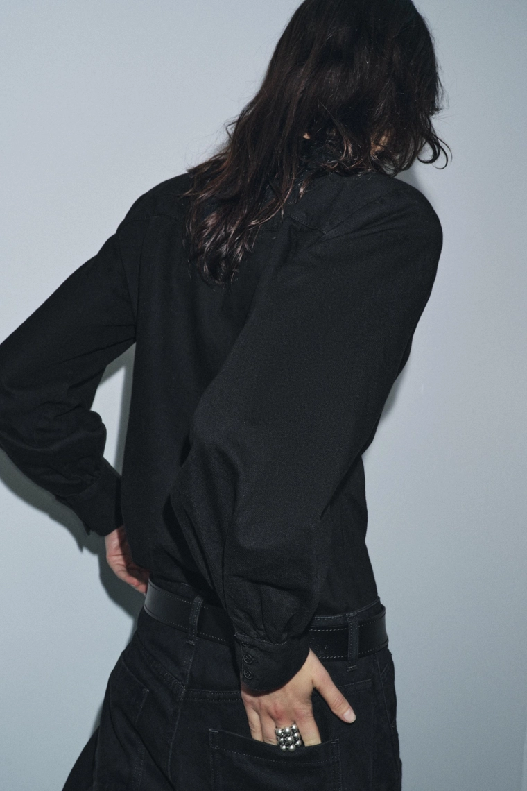 ДЖИНСОВАЯ РУБАШКА С ПОДПЛЕЧНИКАМИ — ZW COLLECTION