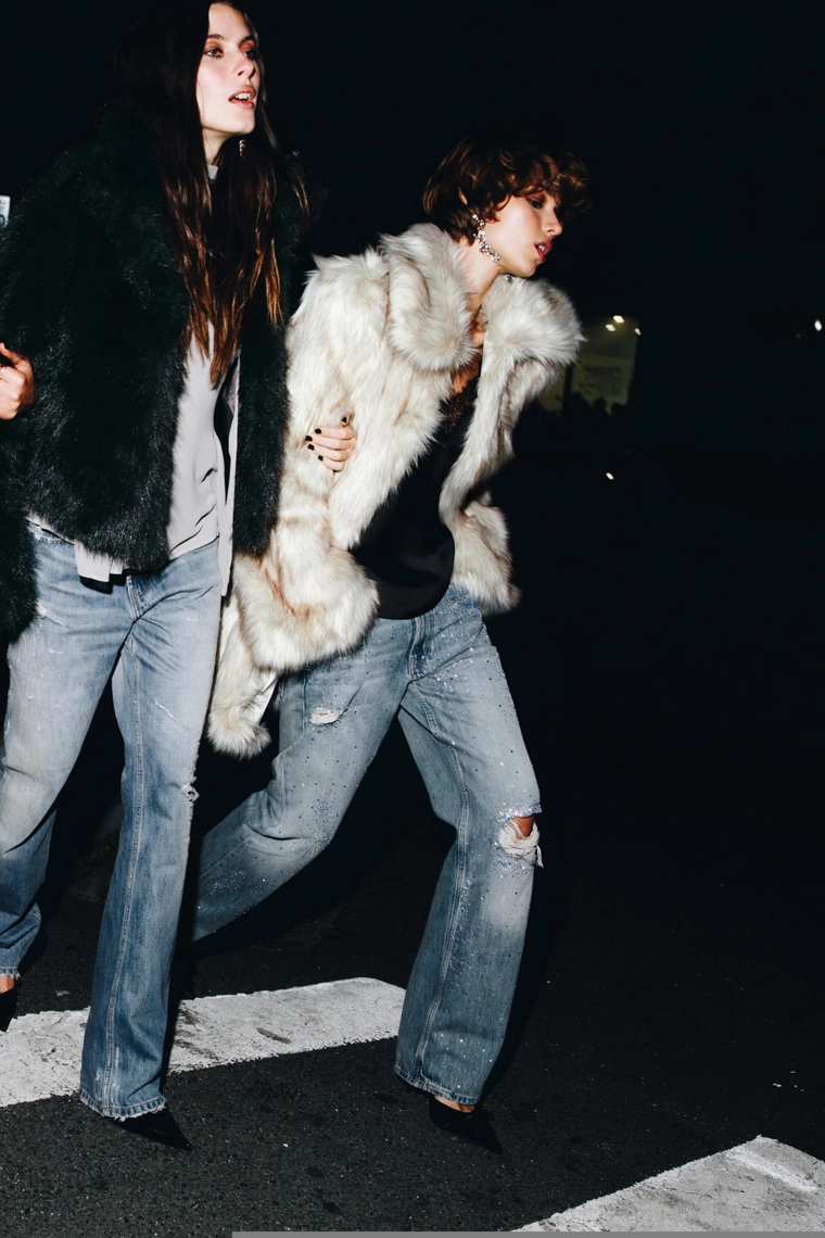 ДЖИНСЫ TRF WIDE-LEG С НИЗКОЙ ПОСАДКОЙ, РАЗРЕЗАМИ И СТРАЗАМИ