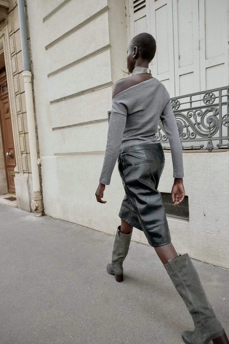 МЯГКИЙ ТОП АСИММЕТРИЧНОГО КРОЯ